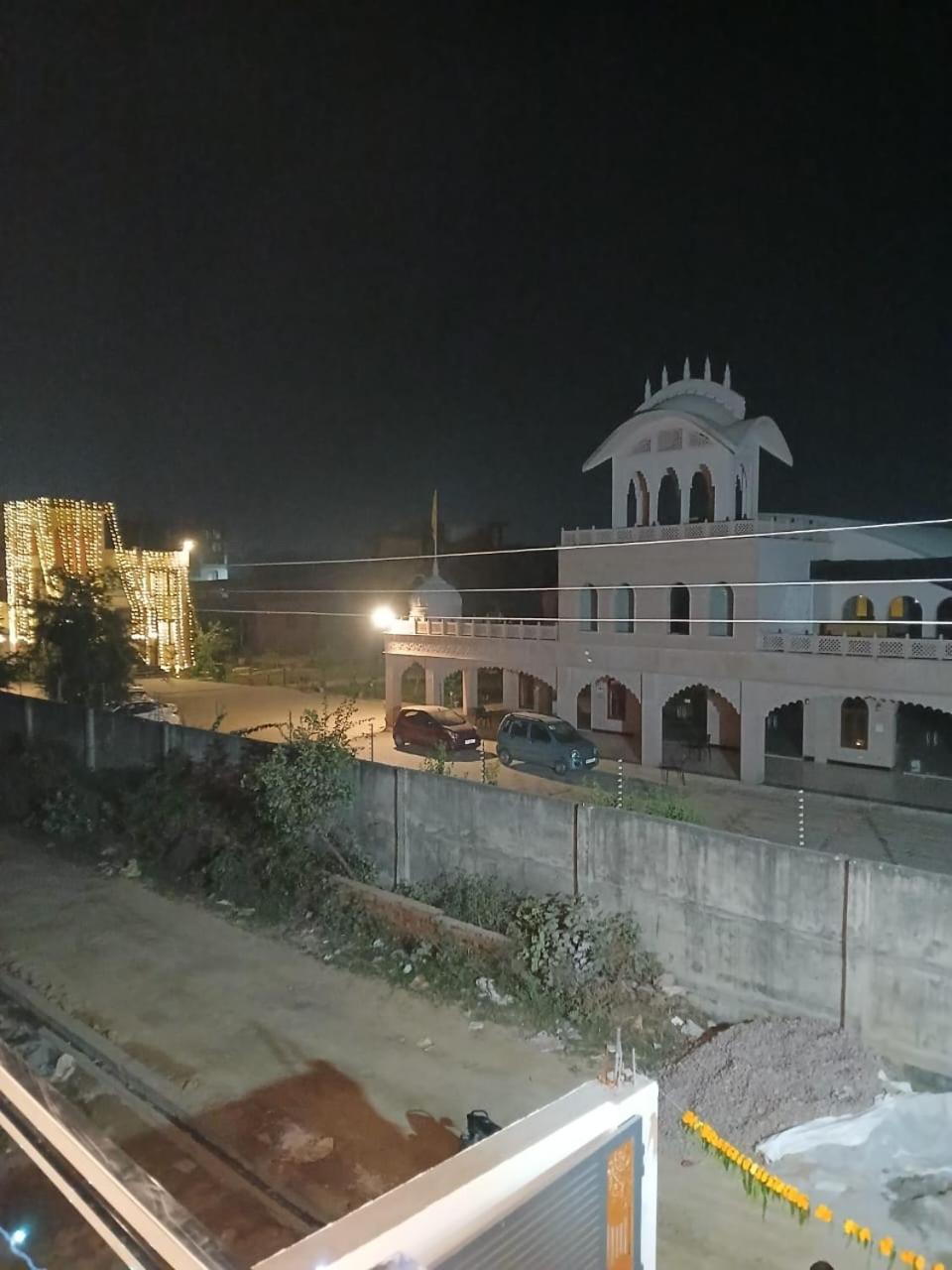 Hotel Jaipur In, Jatipura Parikrama Marg Near Mukharvind Temple Govardhan 외부 사진