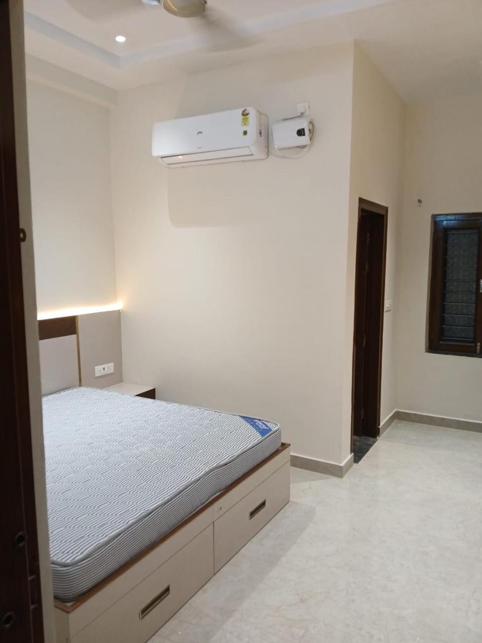 Hotel Jaipur In, Jatipura Parikrama Marg Near Mukharvind Temple Govardhan 외부 사진